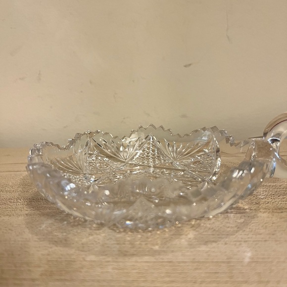 Clear crystal candy/trinket/candle holder with handle dish - Picture 4 of 8